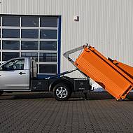 Abroller mit stapelbarem Kunath Leichtbauabrollcontainer f&uuml;r Pickups