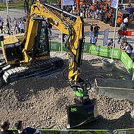 TiefbauLive: Tiltrotator-Experte demonstriert Anbauger&auml;te f&uuml;r hydraulische Tr&auml;germaschinen