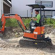 Kiesel: ZX19U-5 im Garten- und Landschaftsbau bei der Firma Wildigarten