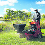 Toro r&uuml;stet auf: Workman&reg; GTX-E mit Lithium-Akku und neuer Stehaerifizierer