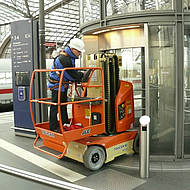 Der Senkrechtlift JLG Toucan 8E: Ma&szlig;geschneidert auch f&uuml;r den Berliner Hauptbahnhof