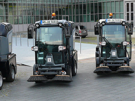 K&auml;rcher: Erstmals kommunale Saugkehrmaschine als Hybrid 