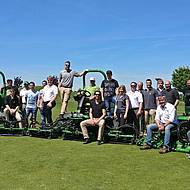 John Deere: Fairway-M&auml;her 8900A setzt Ma&szlig;st&auml;be auf dem Golfplatz