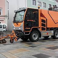 Kiefer GmbH: Stra&szlig;en- und Gehweg-Reinigung mit dem BOKIMOBIL 