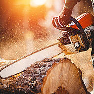 Spezielles Ger&auml;tebenzin schont Maschinen und Anwender