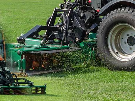 Bauhof N&uuml;rtingen: Zehn Sportpl&auml;tze auf einen Streich mit dem Holder C 270