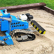 Effiziente Ergebnisse im nassem Sand: die Sandreinigungsmaschine fiorentini Baby Tapiro 