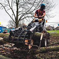 Skidsteer SK252: vielseitiger Unterst&uuml;tzer im GaLaBau 