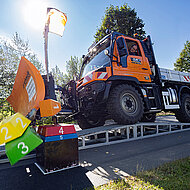Präzisionsarbeit mit dem Unimog 