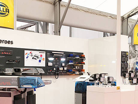 HELLA stellt auf RETTmobil in Fulda neue Lichtl&ouml;sungen f&uuml;r Einsatzfahrzeuge vor