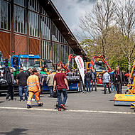 Kommunaltag f&uuml;r Profis: neueste Technik f&uuml;r Team Orange