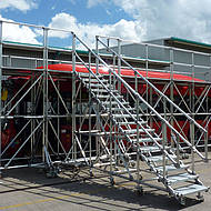 Kundenspezifische verfahrbare Arbeitsb&uuml;hnen 