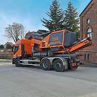 ARJES auf der steinexpo mit seinem universellen Steinbrecher &ndash; IMPAKTOR 250