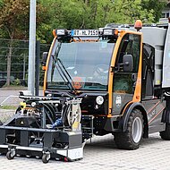 Starke Kombi auf der GaLaBau: Holder MUVO mit Heatweed Wildkrautbek&auml;mpfung 