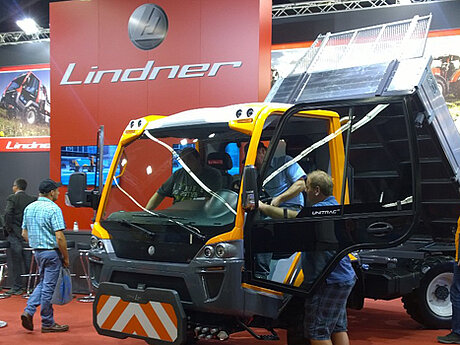 Galabau 2016: Reges Interesse am neuen UNITRAC 112 LDrive