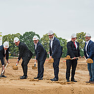 Spatenstich f&uuml;r den Logistikzentrum-Neubau 