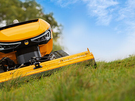 JJ Dabekausen: Neue ROBOCUT-Produktreihe revolutioniert ferngesteuerte Motormahd 