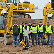 Komatsu Hanomag GmbH und VBZ Nord GmbH gratulieren zum Baumaschinenf&uuml;hrerschein