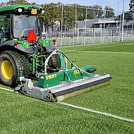 Major-M&auml;hwerk Swift: Unkraut mit dem Striegel reduzieren