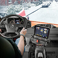 Unimog mit UNI-TOUCH und neuen Sicherheits-Assistenten auf der IFAT