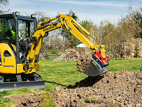 Premiere zweier Minibagger auf der GaLaBau