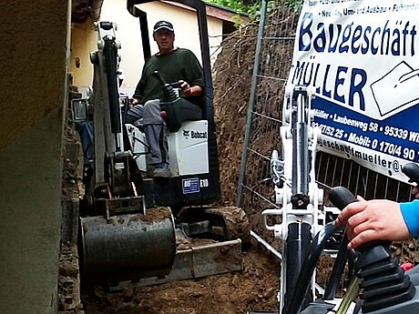 Bobcat E10 hilft, wenn es eng wird