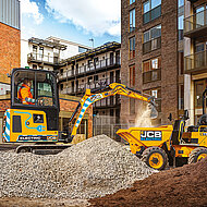 Baumaschinen unter Strom &ndash; E-Tech-Roadshow bei Henne