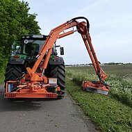 Umfangreiches Ger&auml;teprogramm an B&ouml;schungsm&auml;hern f&uuml;r den Schlepperanbau von Menke Kommunal