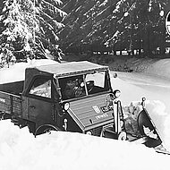 Historie: Unimog deb&uuml;tiert vor mehr als 70 Jahren im Winterdienst