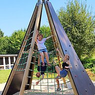 Der perfekte Platz f&uuml;r Cowboys und Indianer: Das neue Spielplatzger&auml;t Tipi von Hally Gally 