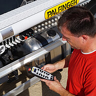 Neue Funkfernsteuerung f&uuml;r Abroll- und Absetzkipper