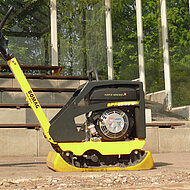 Zwei neue BOMAG Vibrationsplatten mit Hatz Motoren 