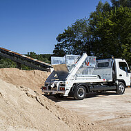 Jotha pr&auml;sentiert breitenverstellbaren Absetzkippaufbau 