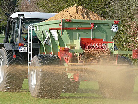 HUFGARD auf der Demopark 2015: Fl&auml;chenmanagement mit Profi-Besander HGS Greenline