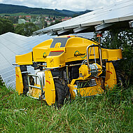 Neues Gesch&auml;ftsmodell f&uuml;r Gr&uuml;nfl&auml;chenpflege: Rumsauer vermietet Spider B&ouml;schungsm&auml;her an Fachh&auml;ndler 