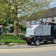 Unkraut leise und umweltschonend entfernen mit dem MCB-E von Empas