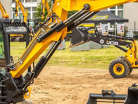 Gro&szlig;e deutschlandweite JCB-H&auml;ndlerschulung mit K&ouml;ln als Finalstation
