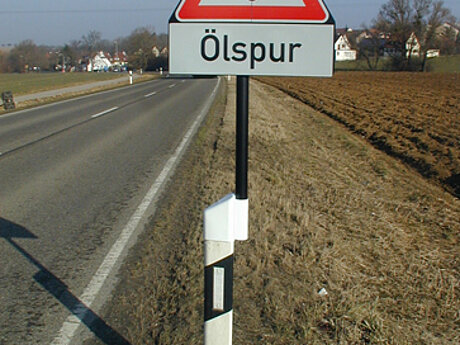 MAIBACH - klappbares Verkehrsschild aus Spezial-Kunststoff 