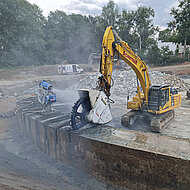 Abbruch mit Bagger und Schneidrad DMW 220