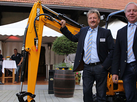 Staufen Baumaschinen pr&auml;sentiert JCB Neuheiten auf Burg Staufeneck