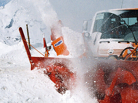 Professionelle Ausr&uuml;stung f&uuml;r Schneer&auml;umung 
