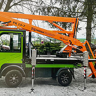 1570 mit Kranarm und Alu-Korb: elektrische Arbeitsb&uuml;hne mit Stra&szlig;enzulassung