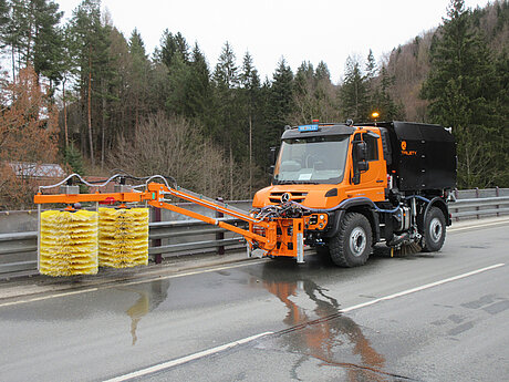 Neues Waschger&auml;t &bdquo;T-LPW&ldquo; von Trilety l&auml;sst Leitplanken gl&auml;nzen