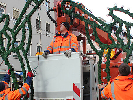 Reportage: Oh du Fröhliche – Wie die Männer des Augsburger Tiefbauamtes für Weihnachtsstimmung sorgen