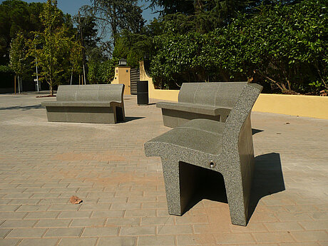 Gestaltungslinie Elements exklusiv bei F.C. N&uuml;dling: Hochwertige Stadtm&ouml;blierung aus Beton