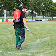 Von Profis f&uuml;r Profis: Chip-gesteuertes Akku-R&uuml;ckenspr&uuml;hger&auml;t von Birchmeier