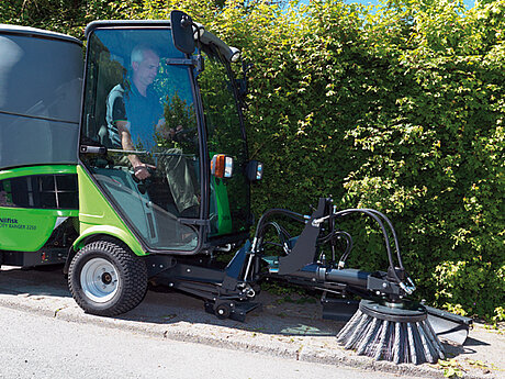 Nilfisk auf der GaLaBau 2018: Umfassendes Portfolio an Multifunktionsmaschinen 