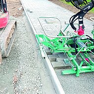 Infrastrukturbau Lindner von Pflastergreif HP30 &uuml;berzeugt