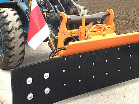 Hauer Frontlader GmbH pr&auml;sentiert das Multischieber-Programm auf der Bauma 2016