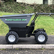 Neueste Entwicklung von Muck-Truck: Power Barrow 4WD mit elektrischer Kippfunktion